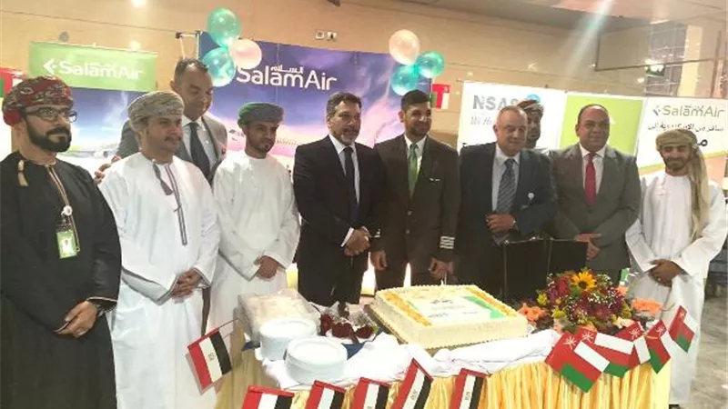 طيران السلام يطلق أول رحلة مباشرة من مسقط إلى الإسكندرية.. صور وفيديو