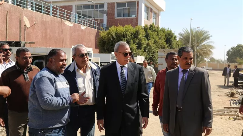 محافظ قنا يتفقد مشروع توسعة محطة مياه الشرب بمدينة دشنا