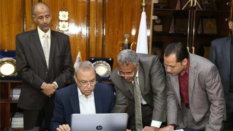 تفعيل منظومة الشاشات المالية لمتخذي القرار بقنا