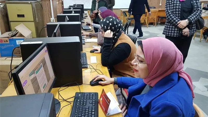 رئيس جامعة بورسعيد يشيد بتجربة الاختبار التجريبي الموحد لطلاب بكالوريوس الطب بالجامعة