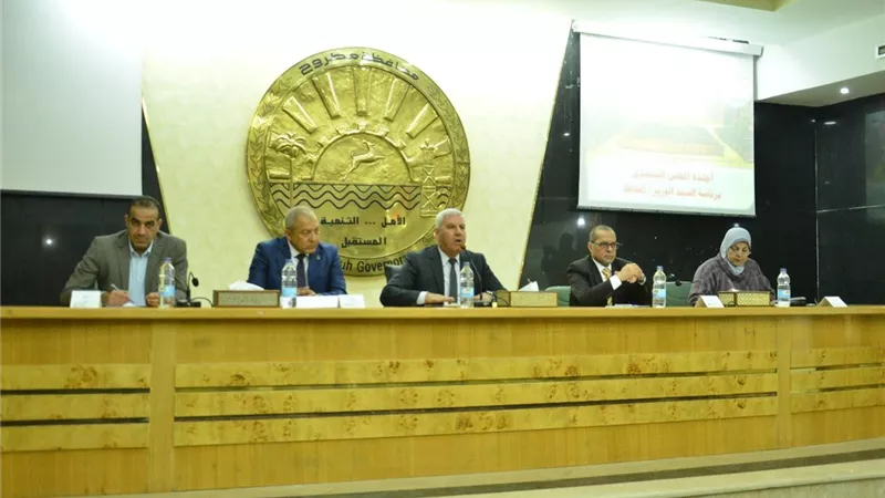 محافظ سوهاج: لجنة لمعاينة خزانات وقود محطة السكة الحديد..