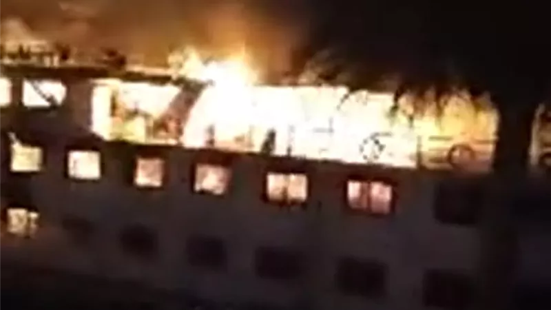 مصدر أمنى: لا وفيات او إصابات فى حريق مركب المعادى