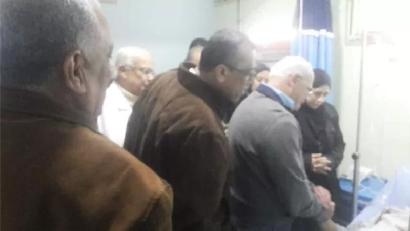 محافظ بورسعيد يزور تامر عفيفى المصاب بحملة الإشغالات بالضواحى
