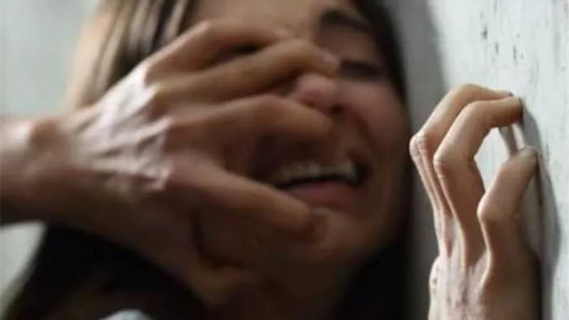 القبض على سائق لاتهامه باغتصاب بائعة مناديل تحت تهديد السلاح
