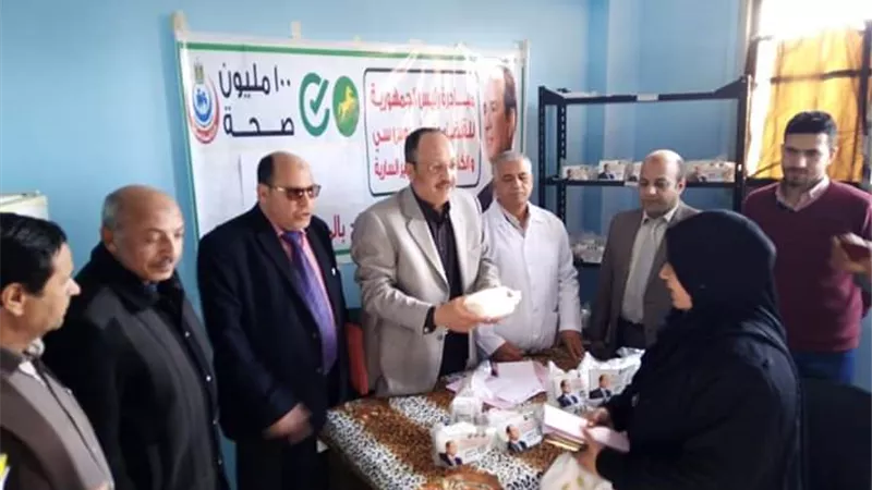 مرضي حسينية الشرقية يتسلمون علاج الفيروسات الكبدية من حملة الرئيس