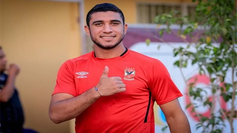 شاهد ماذا فعل مدافع الأهلى عقب غلق الميركاتو الشتوى
