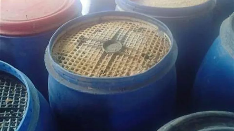 غلق وتشميع مخزن مخللات بالقنايات وضبط وإعدام 4 أطنان و 950 كجم مخللات فاسدة