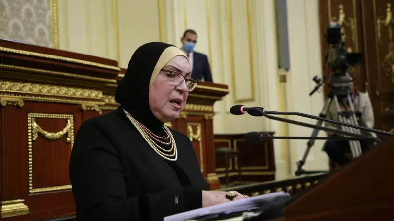 نيفين جامع : 
