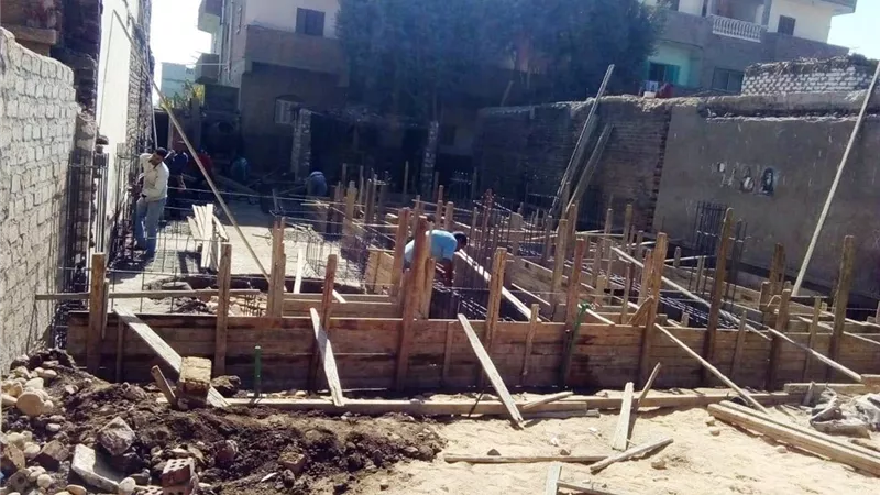 محافظ المنيا: رصد 5 مخالفات مبانى بسمالوط وازالتها