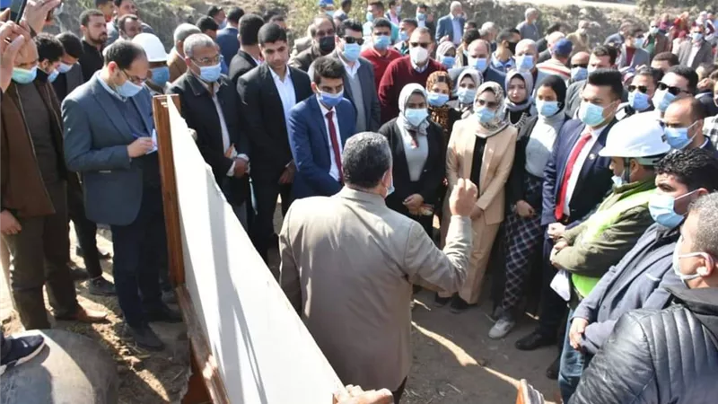 غراب يُتابع نسب تنفيذ مشروع انشاء محطة رفع صرف صحي بمنيا القمح