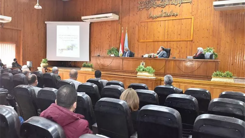 محافظ أسيوط يترأس لقاء مناقشة مشروع تحديث المخططات الاستراتيجية للتجمعات العمرانية بمركز البداري