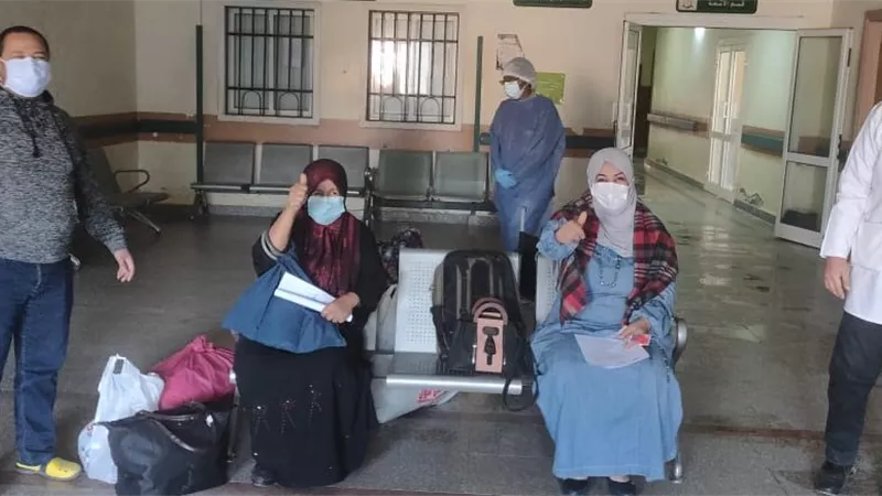خروج حالنين من مصابى كورونا من مستشفى قفط التعليمى