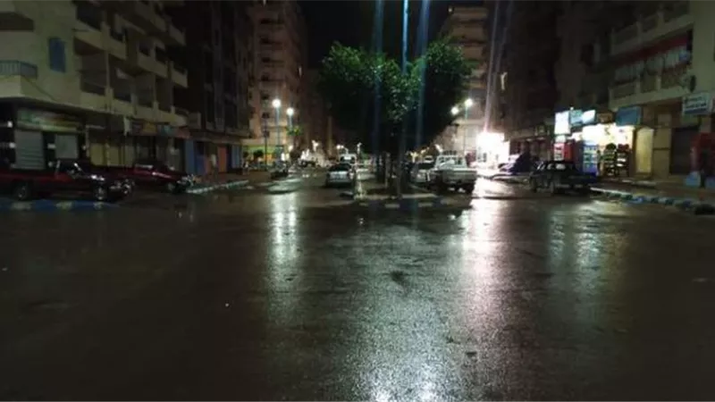 بعد تحذير هيئة الارصاد. هطول أمطار علي مدن مطروح بطول الساحل الشمالي الغربي