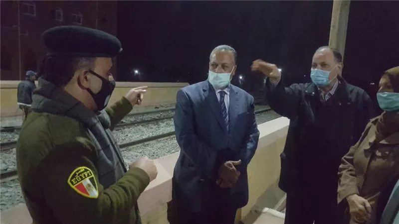 محافظ أسيوط يزور مصابى حادث مزلقان القوصية ويقدم واجب العزاء لاسر المتوفيين .. فيديو