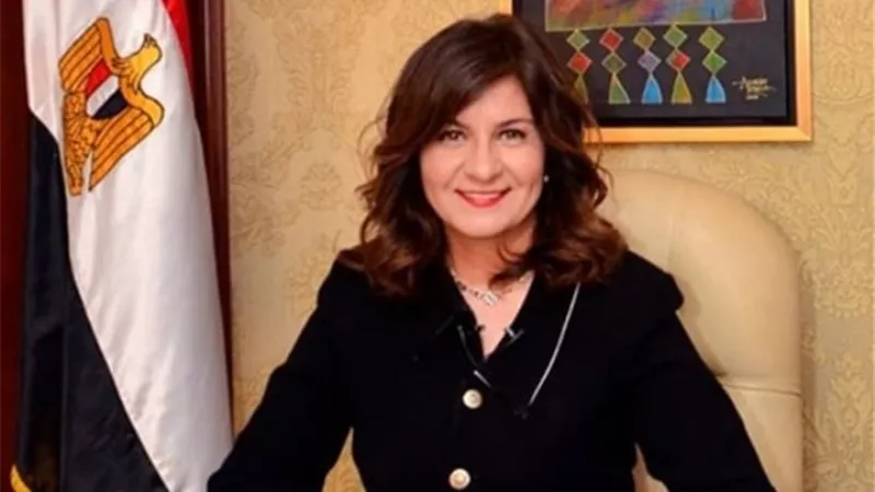 وزيرة الهجرة تنفي جملة وتفصيلا ما يتردد حول مطالبتها المصريين سرعة إنهاء إجراءات سفرهم للكويت