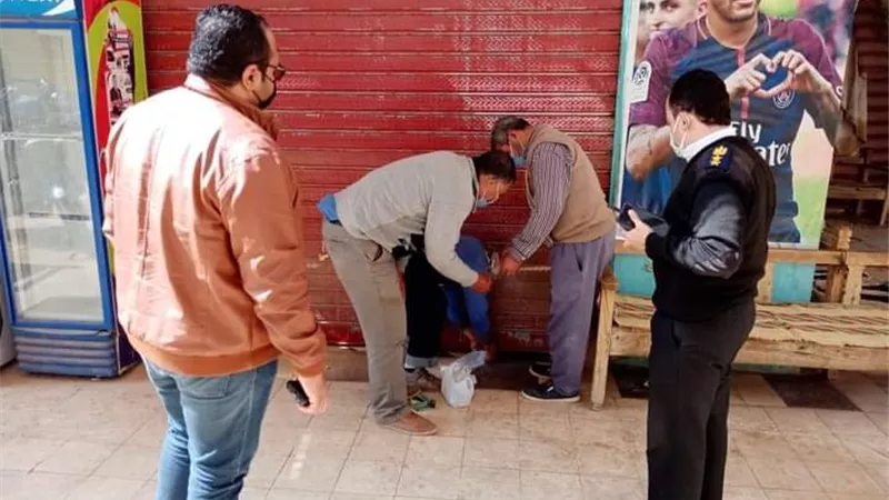 غلق مقهى وتحرير محاضر عدم اعلان فى حملة مفاجئة بالخارجة