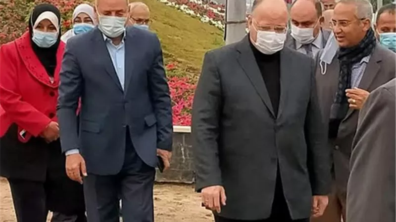 محافظ القاهرة يتابع التجميل والتشجير بشارع صلاح سالم بمدينة نصر