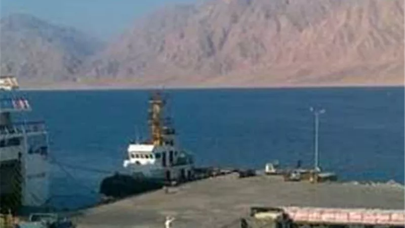 اعادة فتح موانئ السويس بعد تحسن الاحوال الجوية