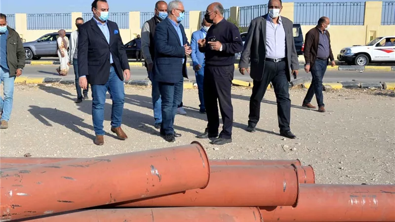 محافظ الأقصر يتفقد اصطفاف المعدات المشاركة فى تنفيذ مشروع تطوير قرى الريف