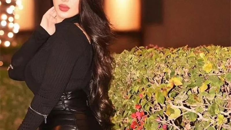بالأسود .. إطلالة متألقة للإعلامية ريتا بن محمد عبر إنستجرام