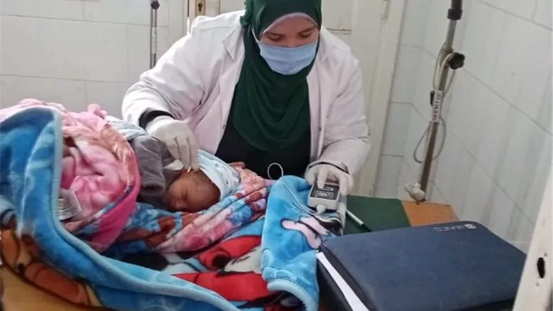 الكشف المبكرعن ضعف السمع وفحص١١٤ ألف طفل فى الشرقية.. بالصور