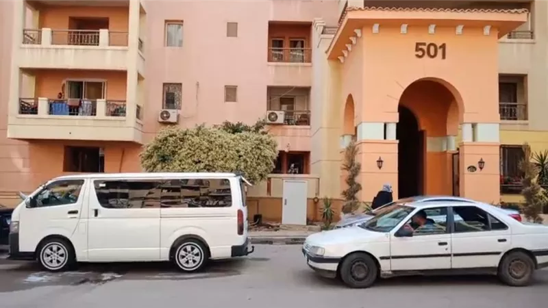 اسرة الراحل عزت العلايلى تستعد لتشيع الجنازة