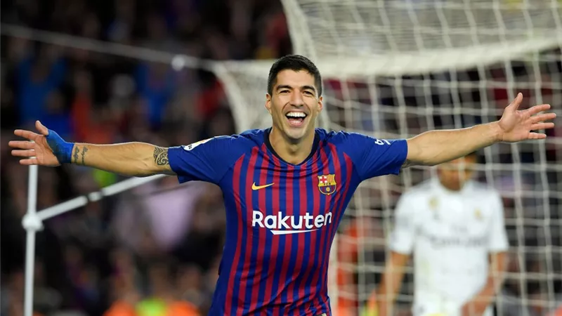 سواريز يكشف كواليس رحيله عن برشلونة وإمكانية اللعب إلى جانب ميسي
