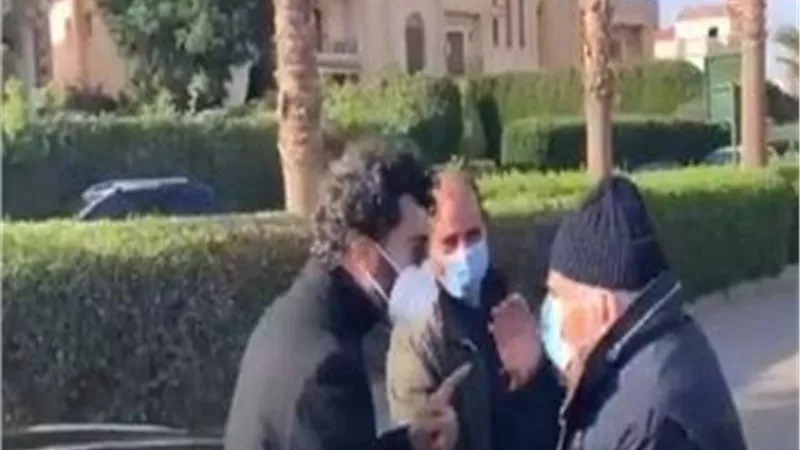 خالد النبوى يودع عزت العلايلى بمثواه الاخير