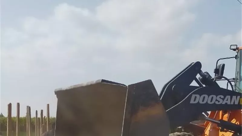 وقف حالتى بناء بدون ترخيص بالأقالتة غرب الأقصر