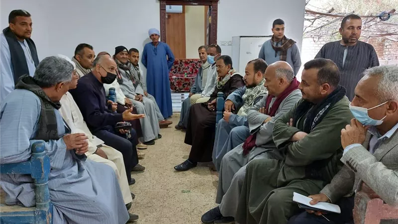 نصير يلتقى الأهالى للتعريف بمبادرة الرئيس لتطوير القرى بإسنا جنوب الأقصر