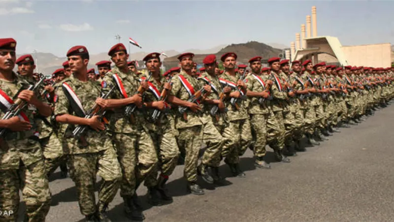 الجيش اليمني يؤكد شبه سيطرته على مواقع قريبة من جبل النار الاستراتيجي في صعدة