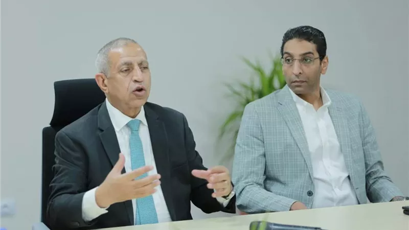 معتز خميس: الأكاديمية العربية تولي اهتماماً كبيراً بدعم وتمكين الشباب وتوظيف طاقاتهم