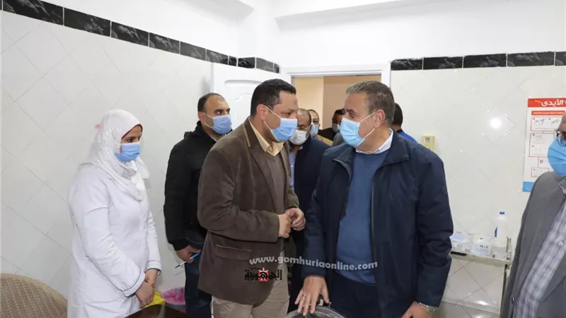 محافـظ المنوفية يتفقد مركز تلقي لقاح كورونا ويقرر صرف مكافأة مالية للأطقم الطبية بحميات منوف