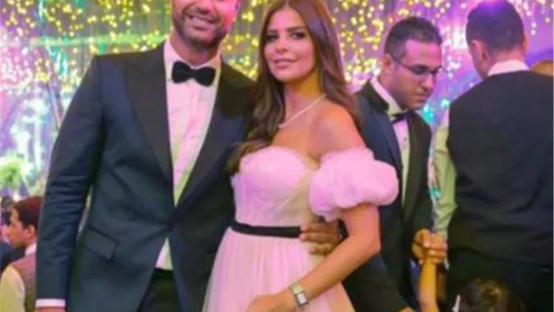 زوجة كريم فهمى تحتفل بعيد ميلادها وسط اصدقاء الفن.. صور