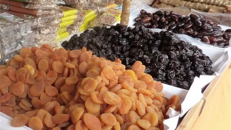 فاكهة مجففة تحمي من سرطان الأمعاء