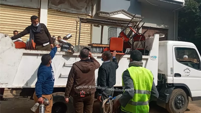 رفع إشغالات في حملة نفذها مركز ببا