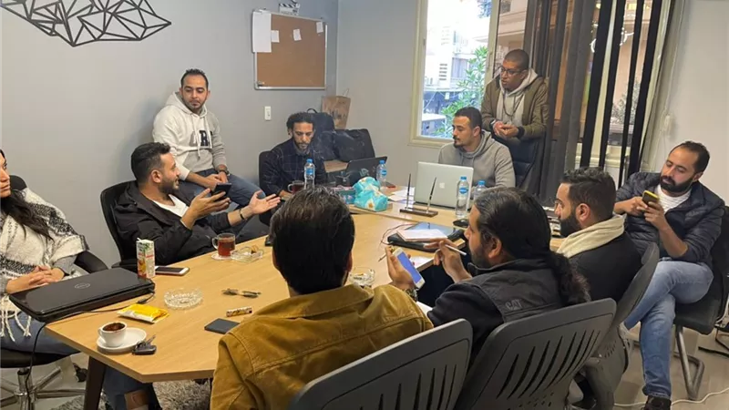 على قدم وساق.. صناع 