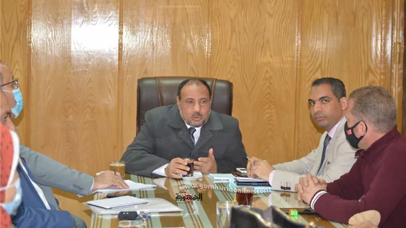 نائب رئيس جامعة الأزهر للوجه القبلي يلتقى ممثلي الشركة المصرية للأدوية لبحث سبل التعاون المشترك