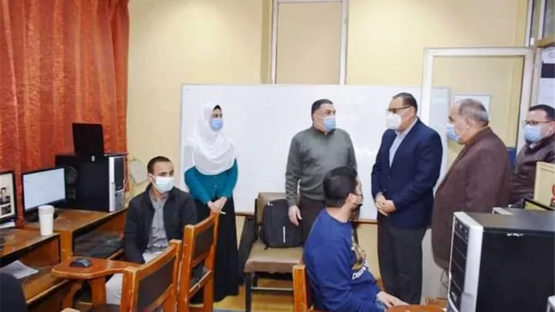 محافظ الشرقية يتفقد مركز تدريب علوم الحاسب وتكنولوجيا المعلومات بالديوان العام
