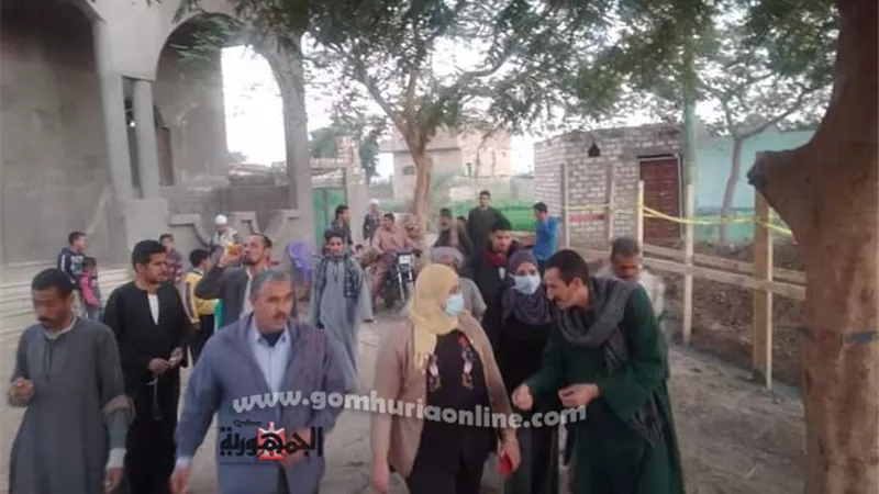 ضمن مبادرة حياة كريمة ..رئيس مدينة طهطا بسوهاج تتابع أماكن محطات الصرف الصحي..صور