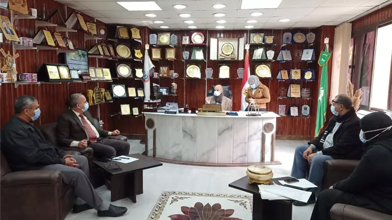 وكيل وزارة الصحة يجتمع مع الإدارات الفنية بالمديرية لمناقشة أعمال تطوير الأقسام الإدارية