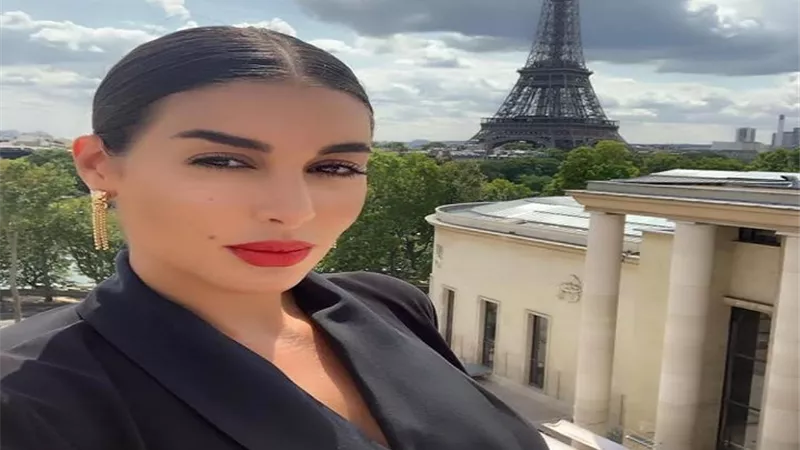 شاهد .. ياسمين صبري تتألق بإطلالة ساحرة من باريس