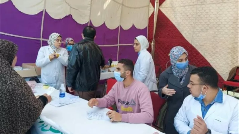 جامعة الزقازيق توجه قافلة طبية إلي قرية المحمودية بمركز ههيا.