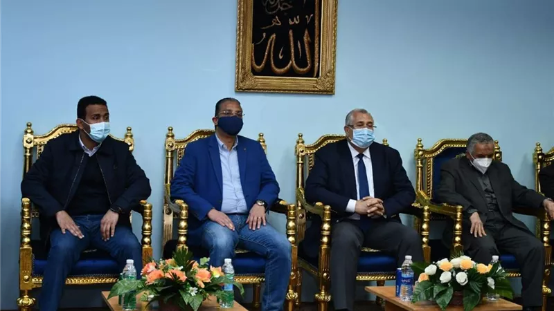 وزير الزراعة بالفيوم يؤكد ضرورة استغلال كافة المساحات الخالية بمزارع إنتاج الشتلات