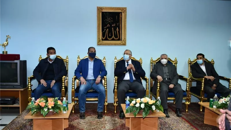 وزير الزراعة ومحافظ الفيوم يتفقدان المشروع القومي لإنتاج البيض الخالي من المسببات المرضية بكوم أوشيم