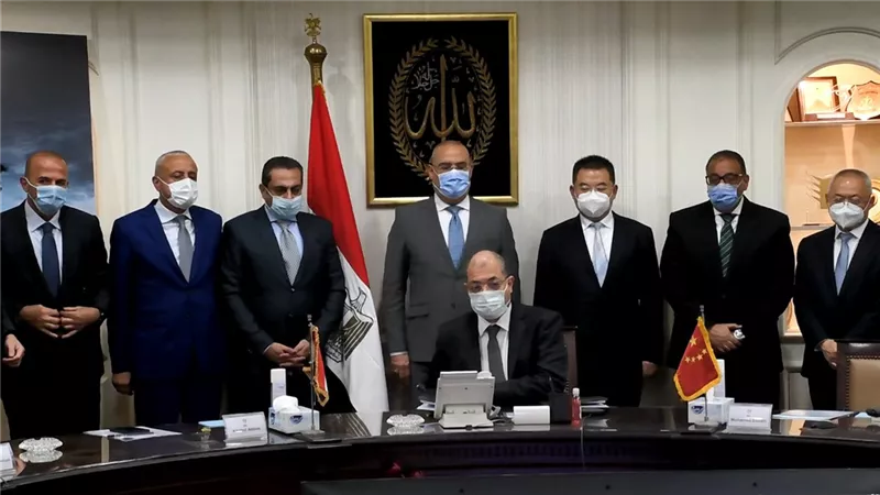 وزير الإسكان وسفيرا مصر والصين يشهدون توقيع عقد تصميم وتنفيذ 5 أبراج سكنية بمدينة العلمين الجديدة