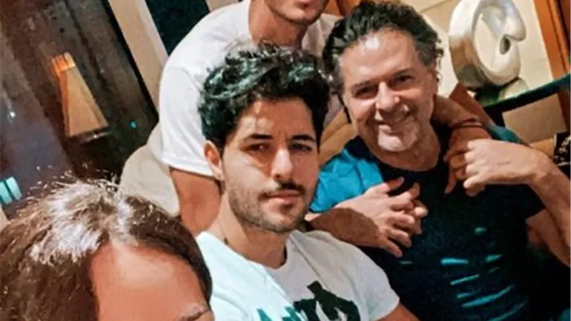 الأمان.. راغب علامة فى أحدث ظهور برفقة أسرته