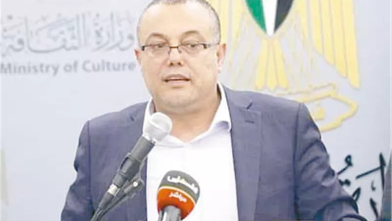 ماذا قال وزير الثقافة الفلسطيني عن كتاب جبرتي المسرح العربي؟