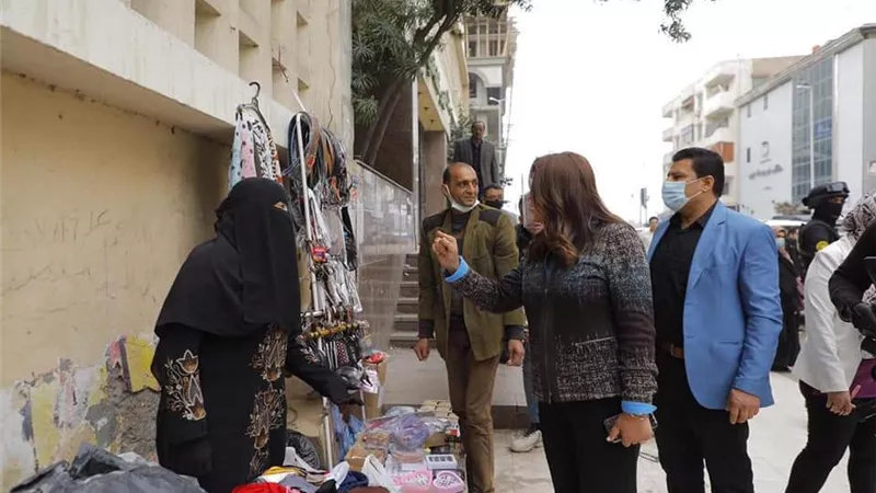 محافظ دمياط تقود حملة لرفع الإشغالات بمنطقة عمر افندى ومحيط قصر الثقافة