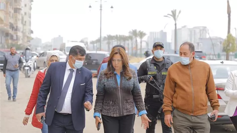 الأعمال الجارية بشبكة إنحدار الصرف الصحي بمنطقة الدعايم وادراج المنطقة بخطة الرصف